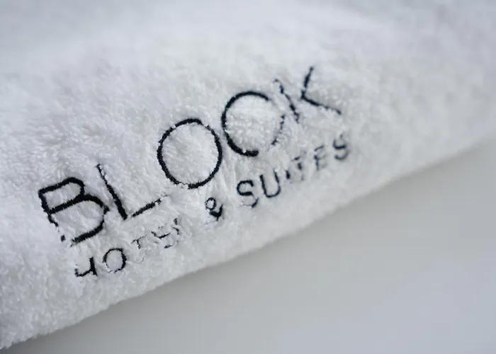 Central hotel: Hotel Block Suites