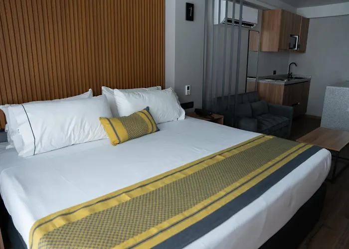 Central hotel: Hotel Block Suites